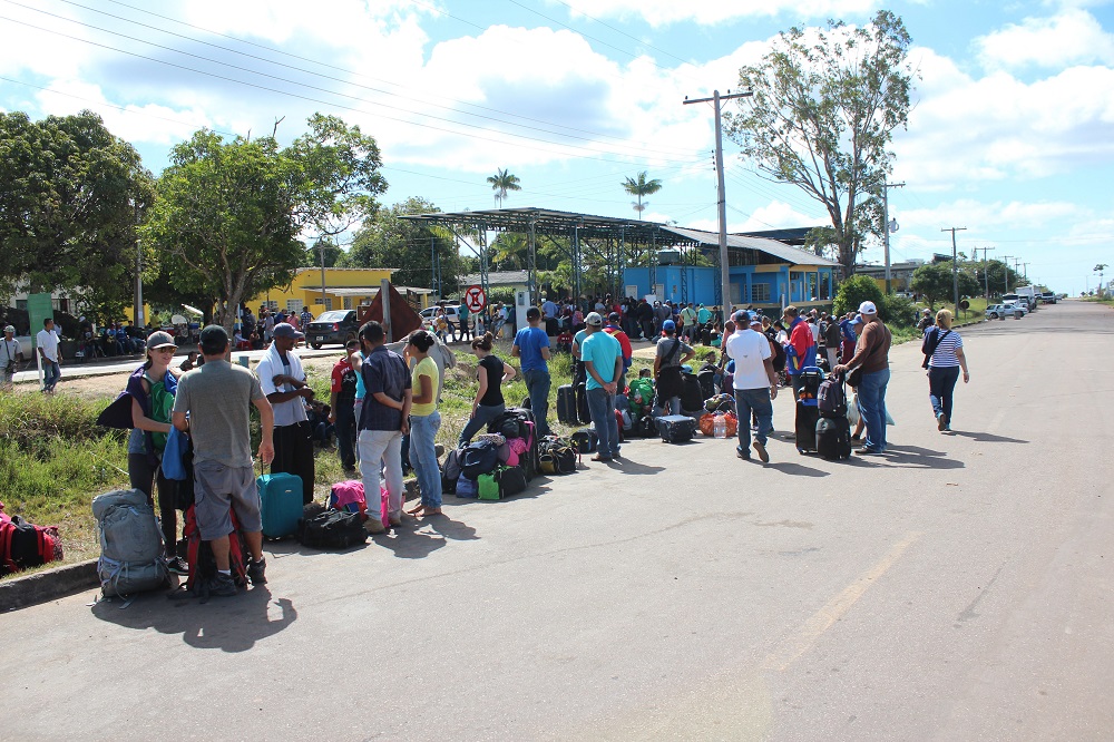 Venezuelanos buscam ajuda no Brasil