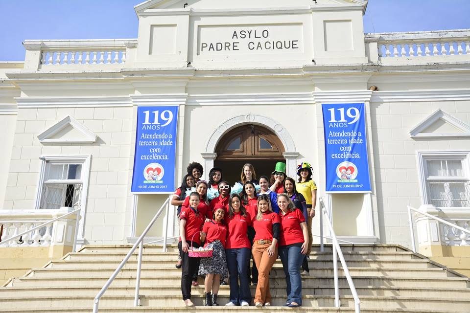 Força Jovem Universal visita asilo em Porto Alegre