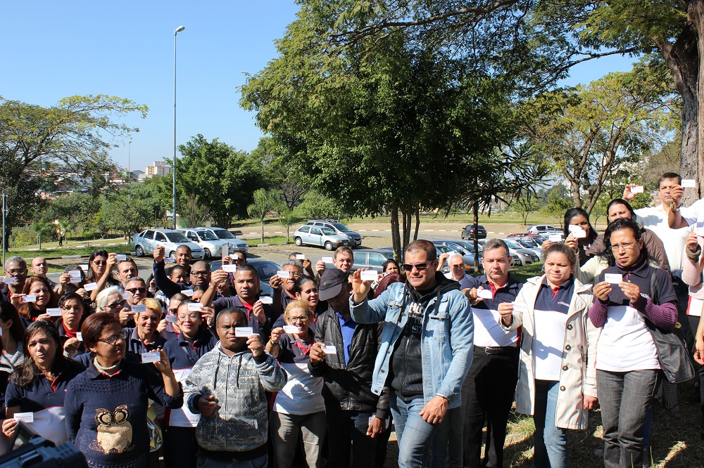 A Universal realiza ações semanais em cemitérios de todo o Brasil