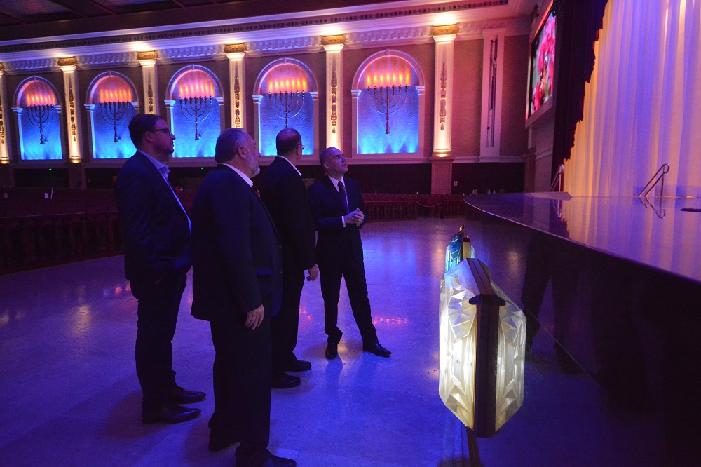 Ex-ministro de Israel no Templo