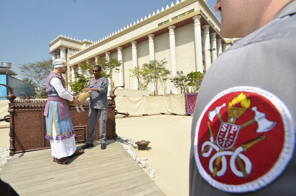 Bombeiros conhecem o Templo de Salomão