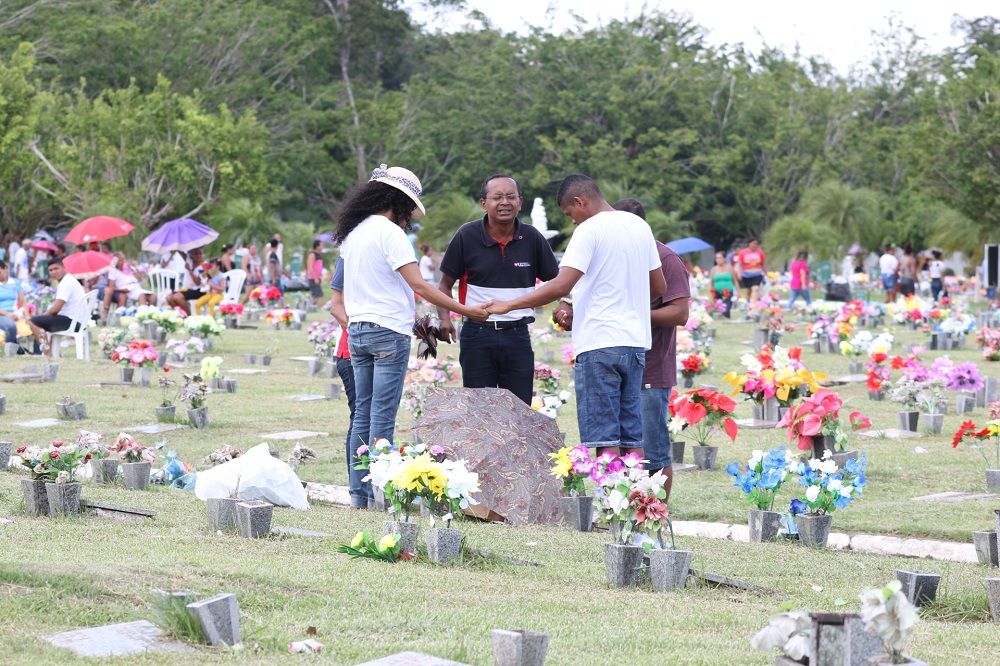 Imagem de capa - Grupo Consolador promove ação no Dia de Finados