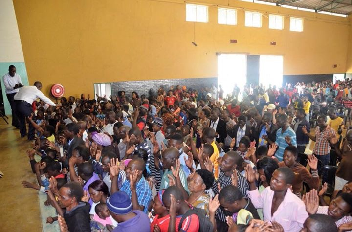 África: primeira reunião em comunidade do Zimbábue