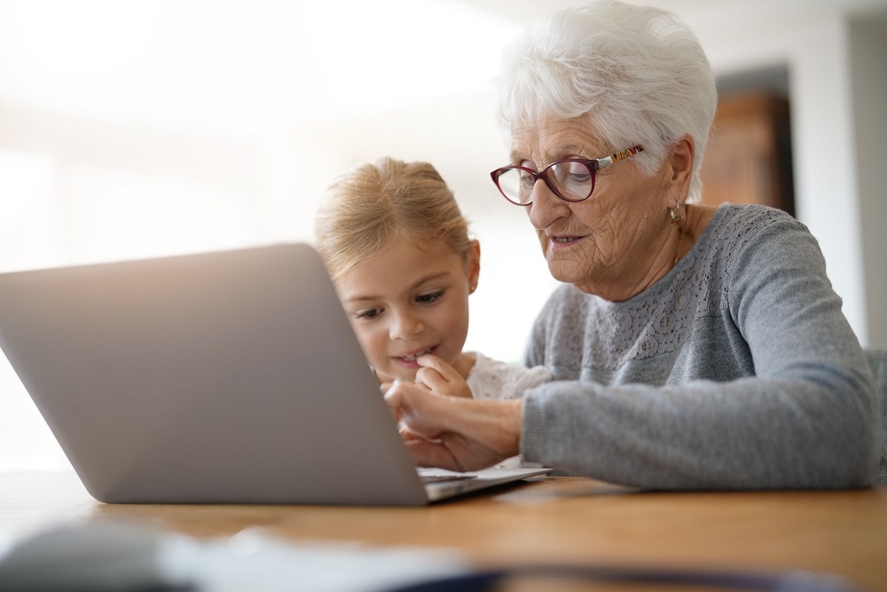 Como os idosos estão se adaptando à linguagem digital?