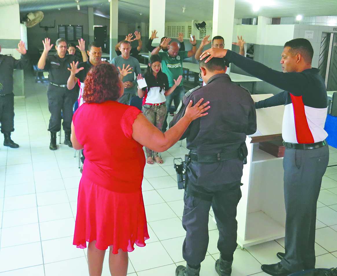 Imagem de capa - Auxílio espiritual àqueles que tanto prezam pela segurança das pessoas