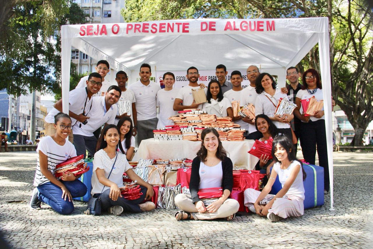 Imagem de capa - Dia do Presente leva esperança e alegria para as pessoas