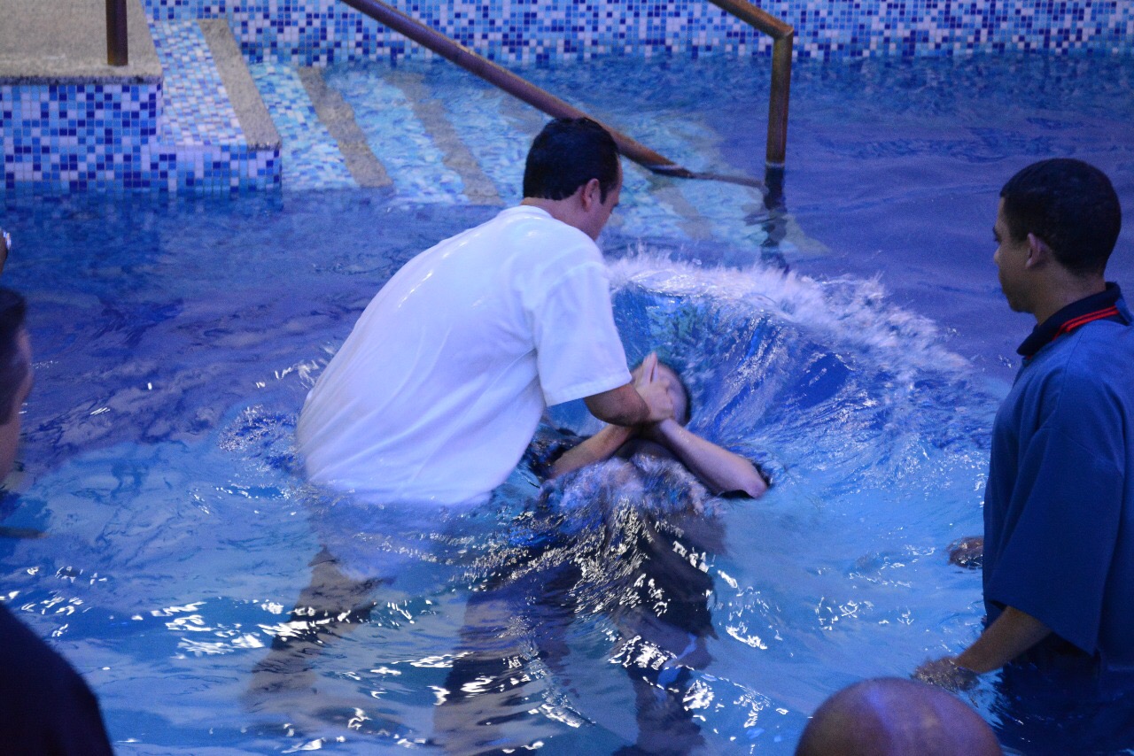 Mais de 45 mil pessoas se batizaram nas águas