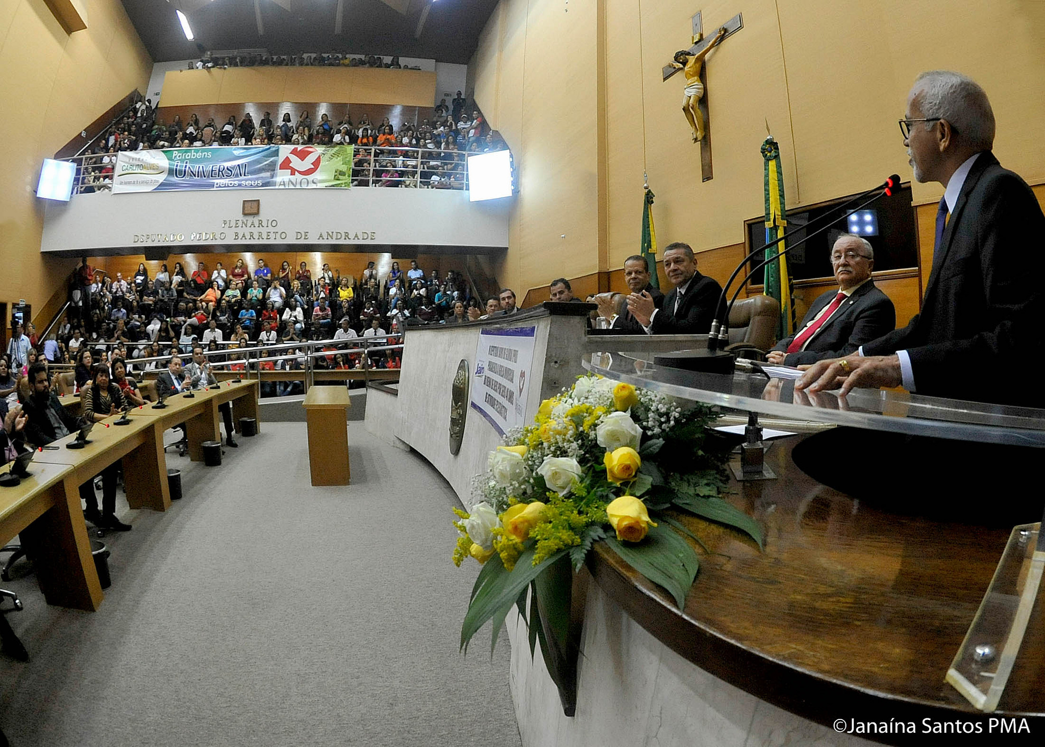 Sessão solene é realizada na cidade de Aracaju em homenagem aos 40 anos da Universal
