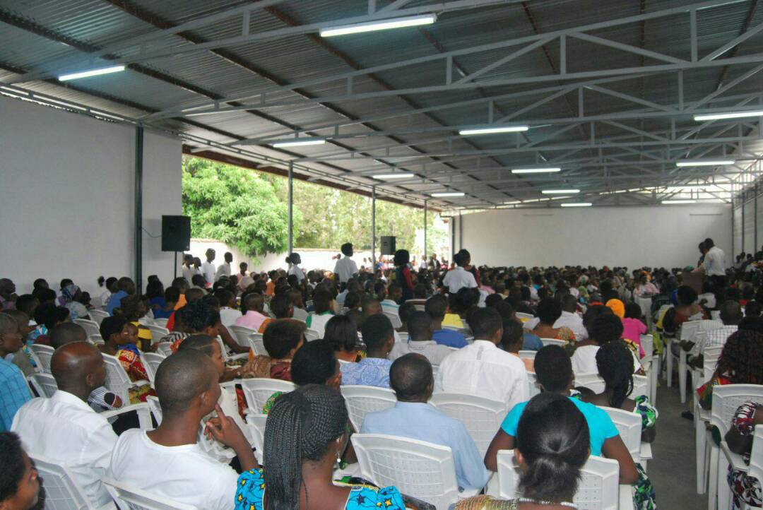 Universal realiza ações em Burundi, país do continente africano