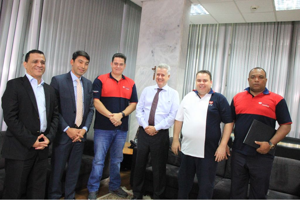 Governadores de Goiás e Distrito Federal conhecem trabalho que auxilia encarcerados e seus familiares