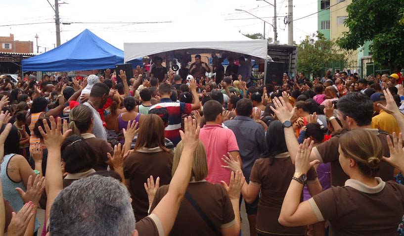 Oração a céu aberto na comunidade do Chaparral