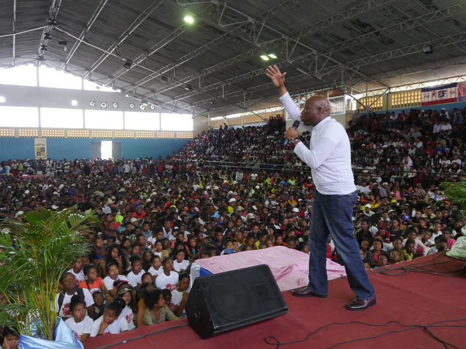 Jovens dizem não às drogas em Madagascar