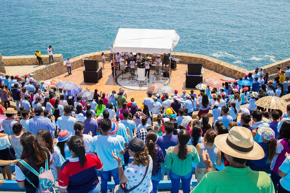 “Playa Fest” reúne jovens em Acapulco, no México