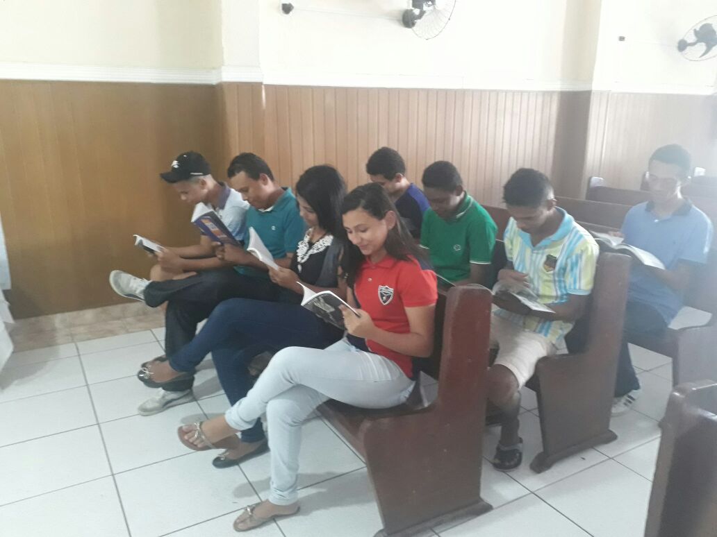 No Ceará, voluntários da Força Jovem promovem cantinho da leitura