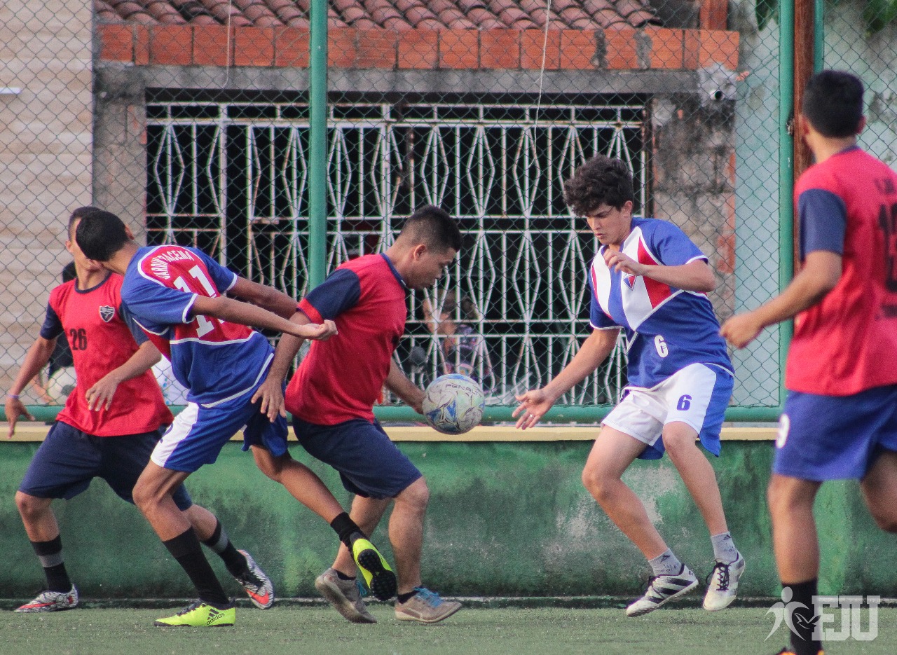 Imagem de capa - Jovens participam de campeonato de futebol em Fortaleza, no Ceará