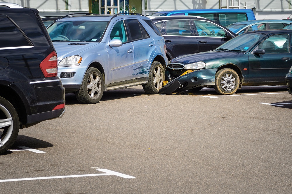Seu veículo foi danificado ou furtado no estacionamento?