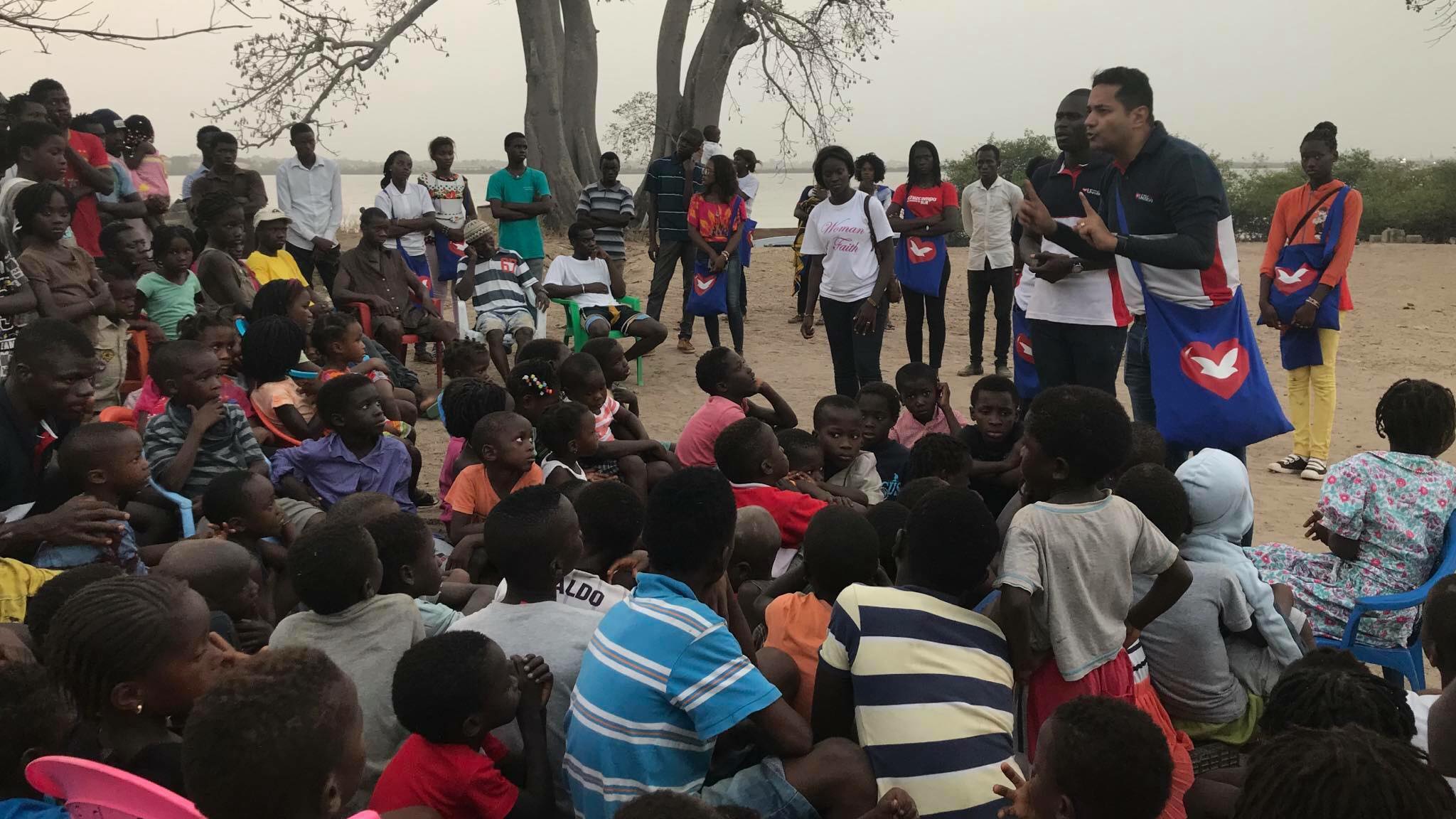 Habitantes da Ilhéu de Rei, em Guiné Bissau, são apresentados a Deus