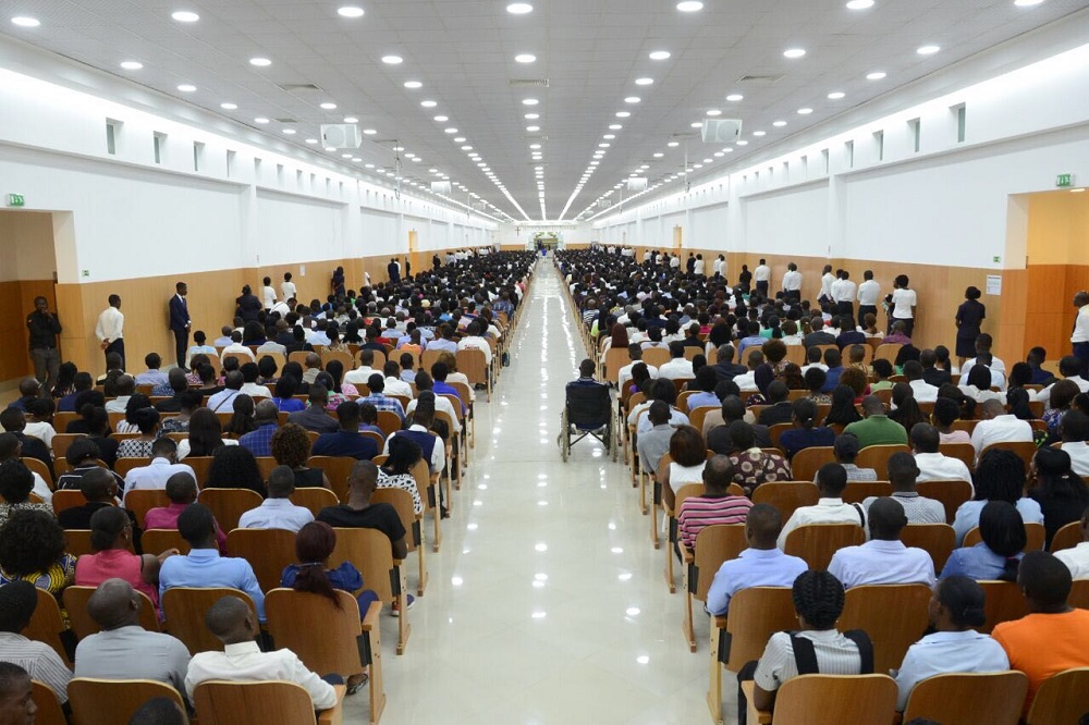 Universal inaugura maior templo de Angola