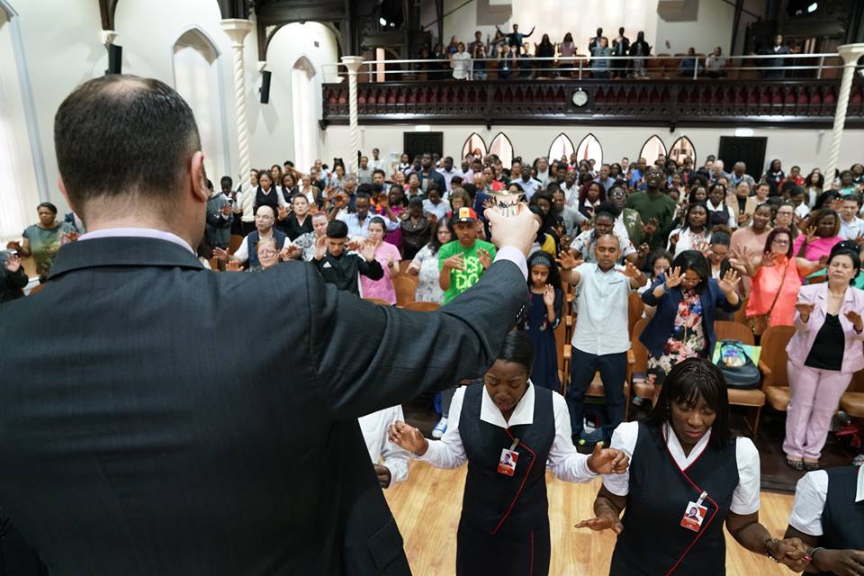 Universal abre suas portas em Peterborough, leste da Inglaterra