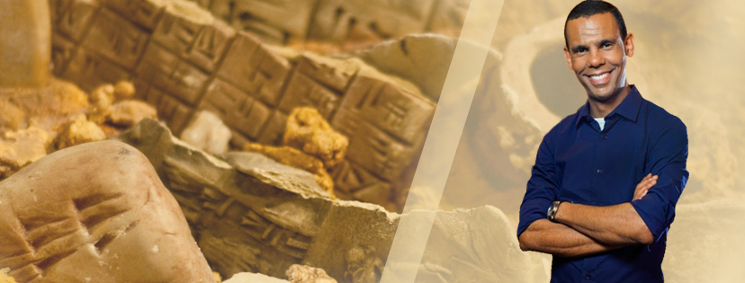 Arqueólogo Rodrigo Silva visita o Templo de Salomão, na capital paulista