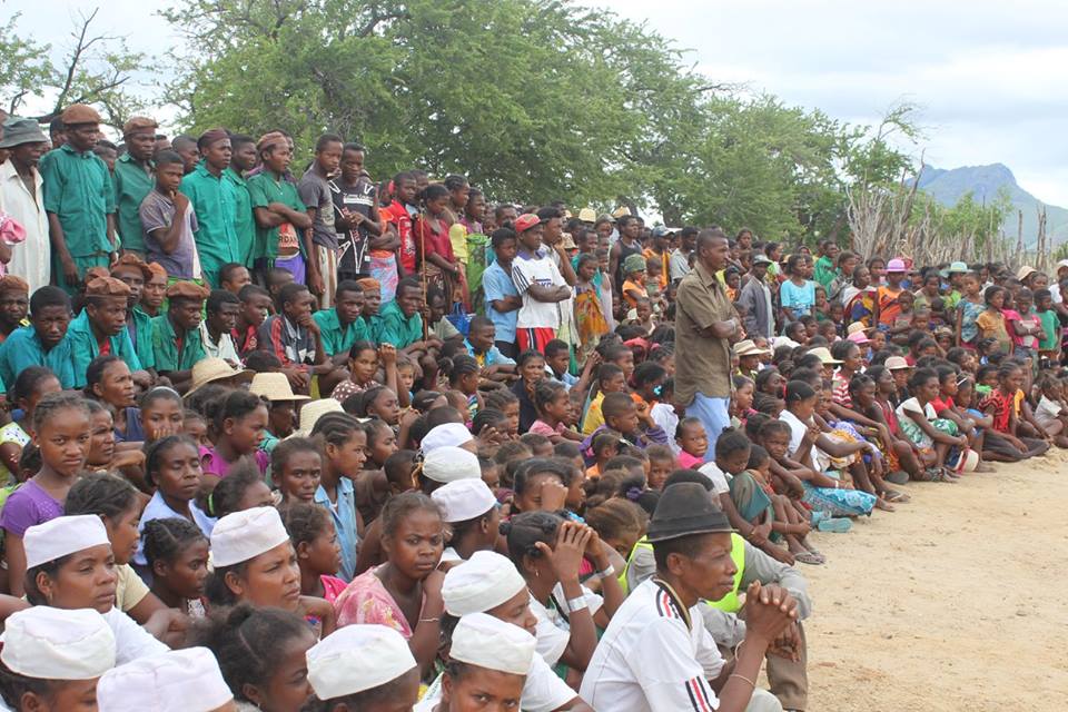 Imagem de capa - Eles percorreram 1,4 mil quilômetros para amparar necessitados em Madagascar