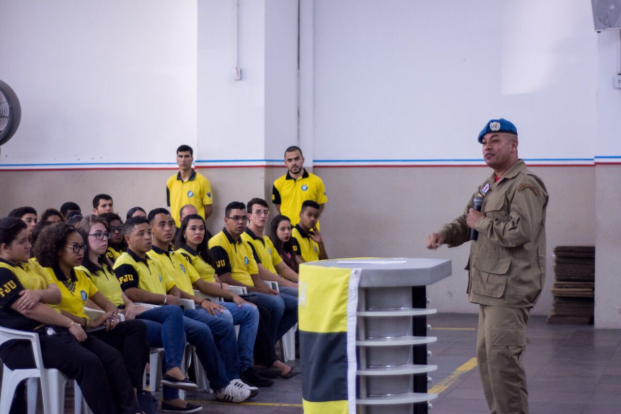 Força Jovem Gaúcha recebe treinamento de soldado da ONU