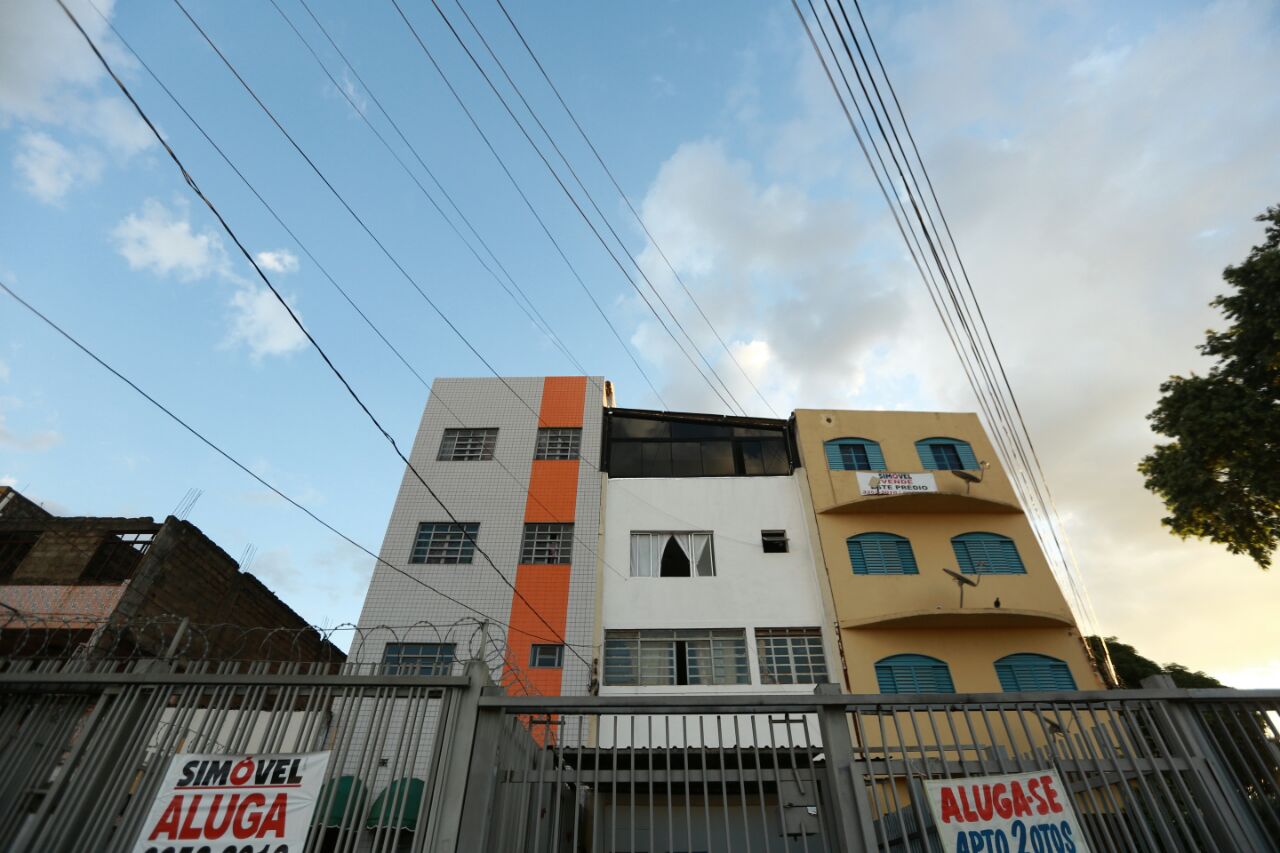 Mulher pula do 4º andar para fugir do marido agressor