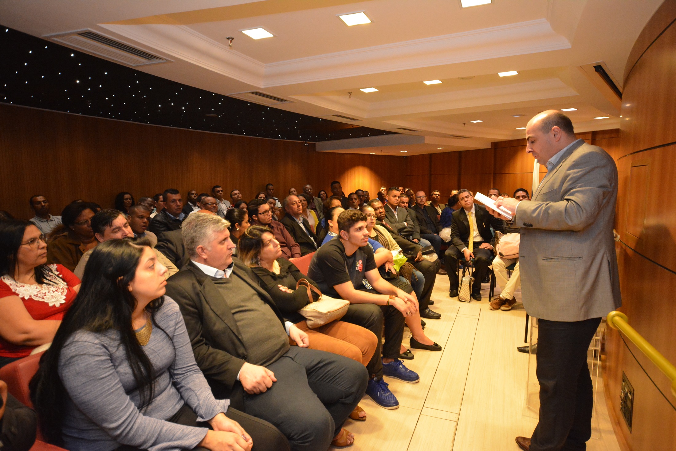 Pastores de várias denominações se reúnem no Templo de Salomão