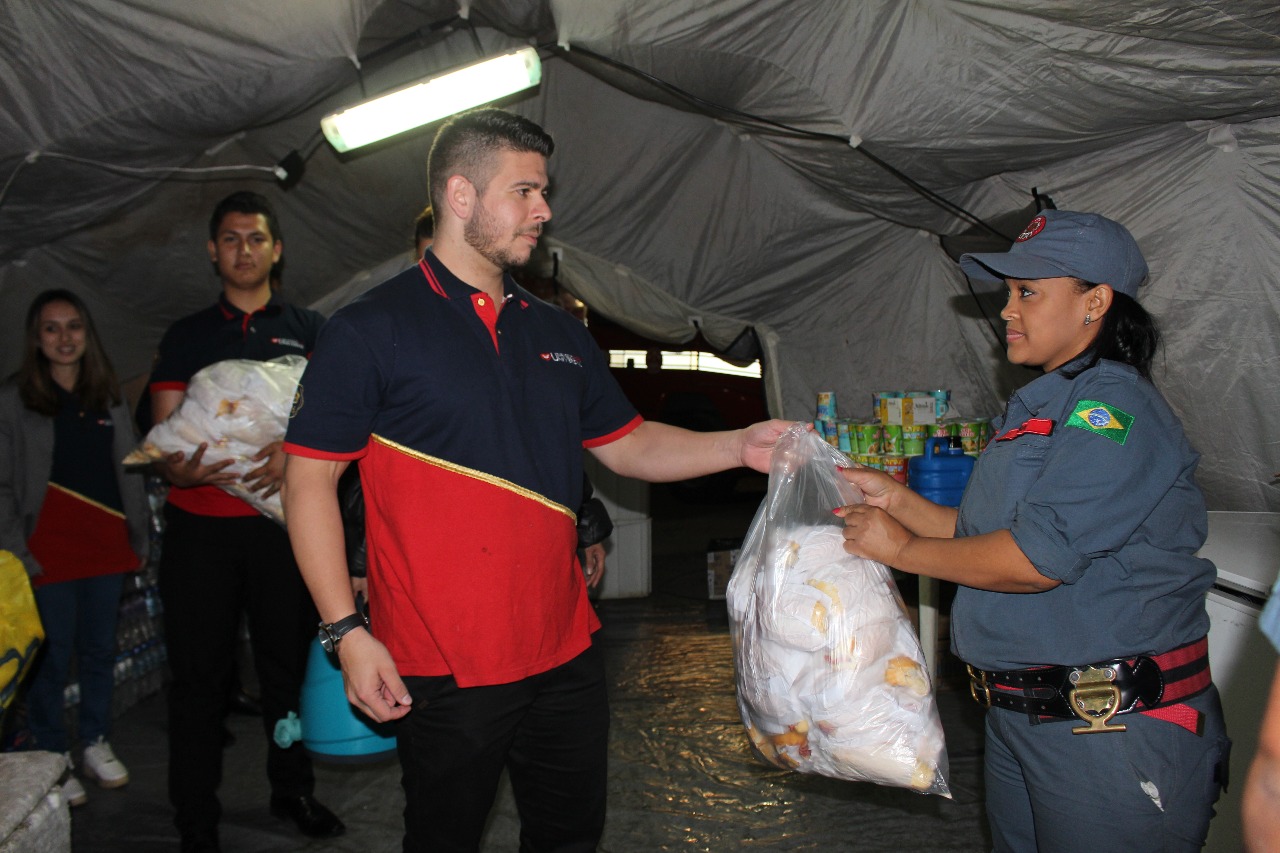 Imagem de capa - Voluntários da Universal continuam auxiliando socorristas em escombros de prédio que desabou em São Paulo