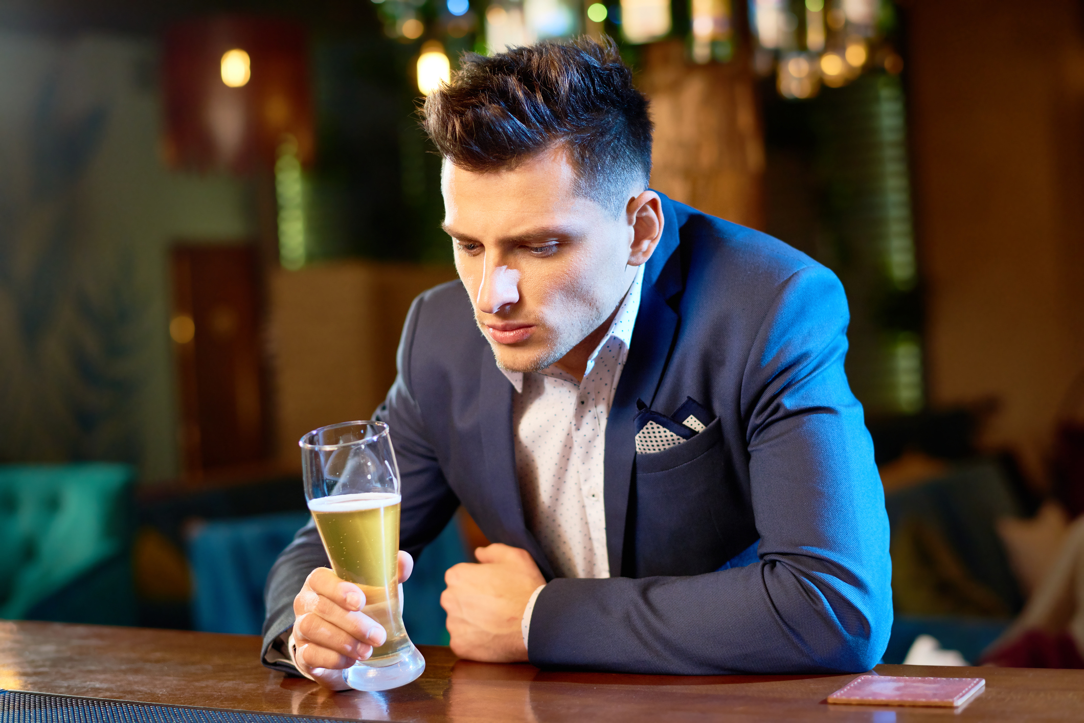 Brasileiro gasta 14% do salário mínimo em cerveja