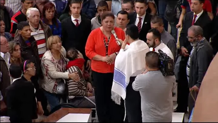 Por meio da fé, mulher é curada de câncer no pulmão