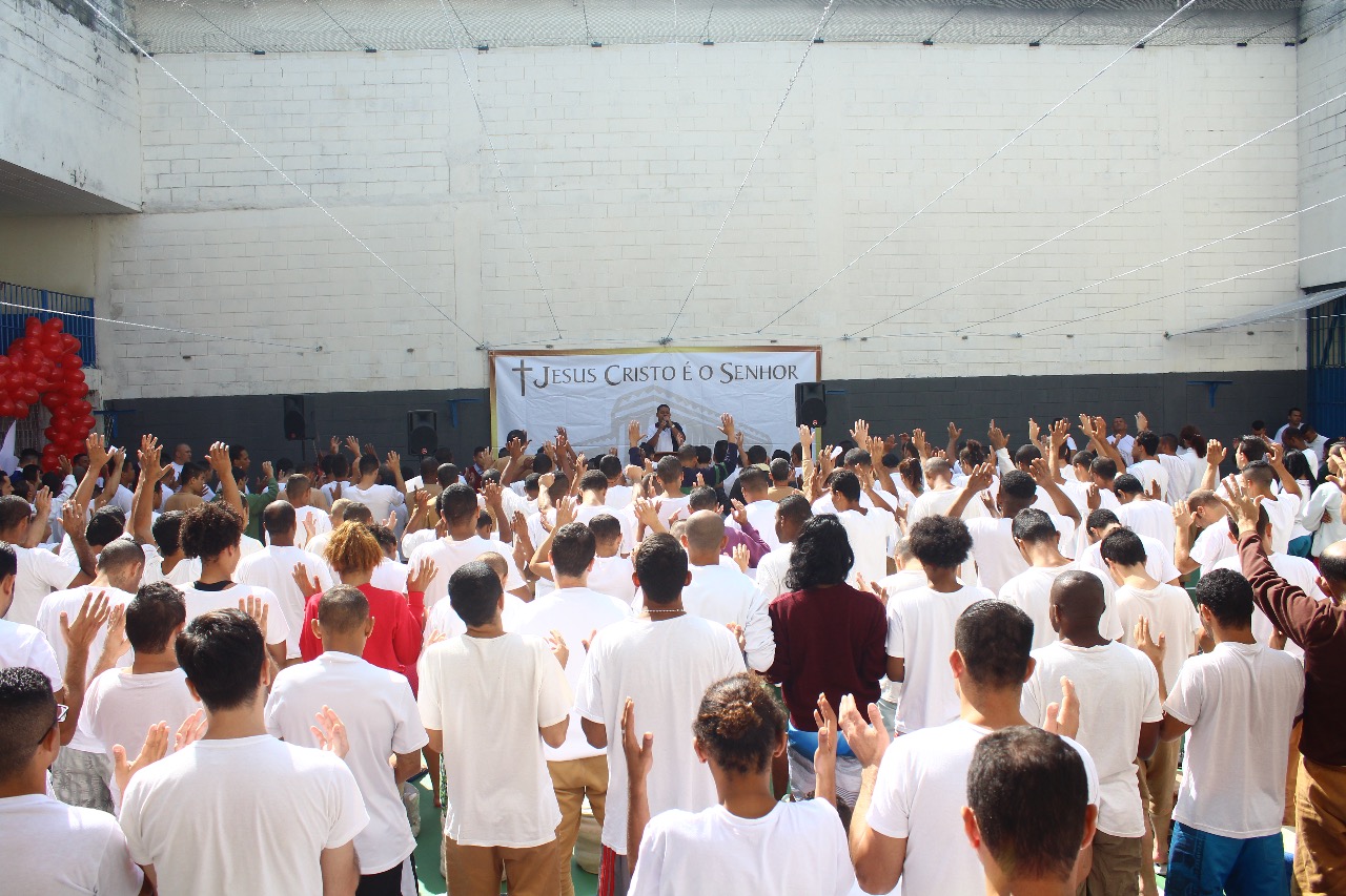 Imagem de capa - Voluntários da Universal são surpreendidos ao chegarem em presídio