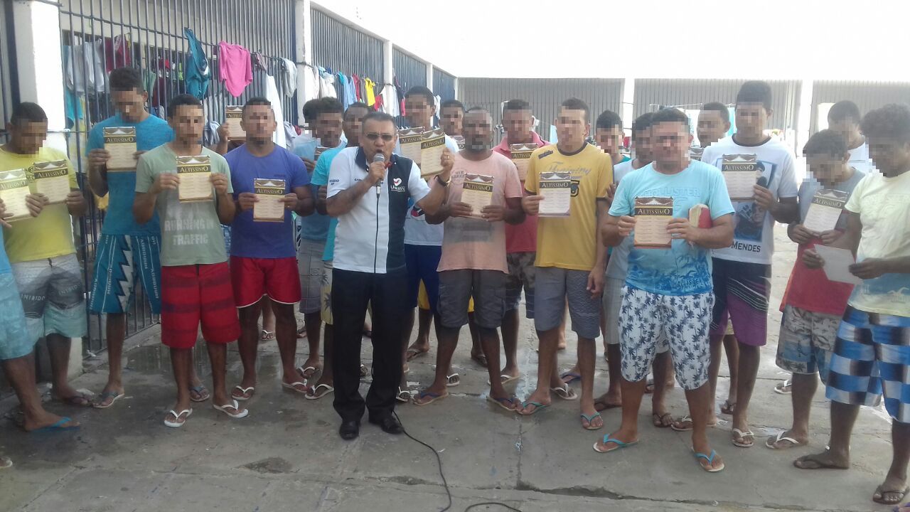 O poder da oração dentro dos presídios