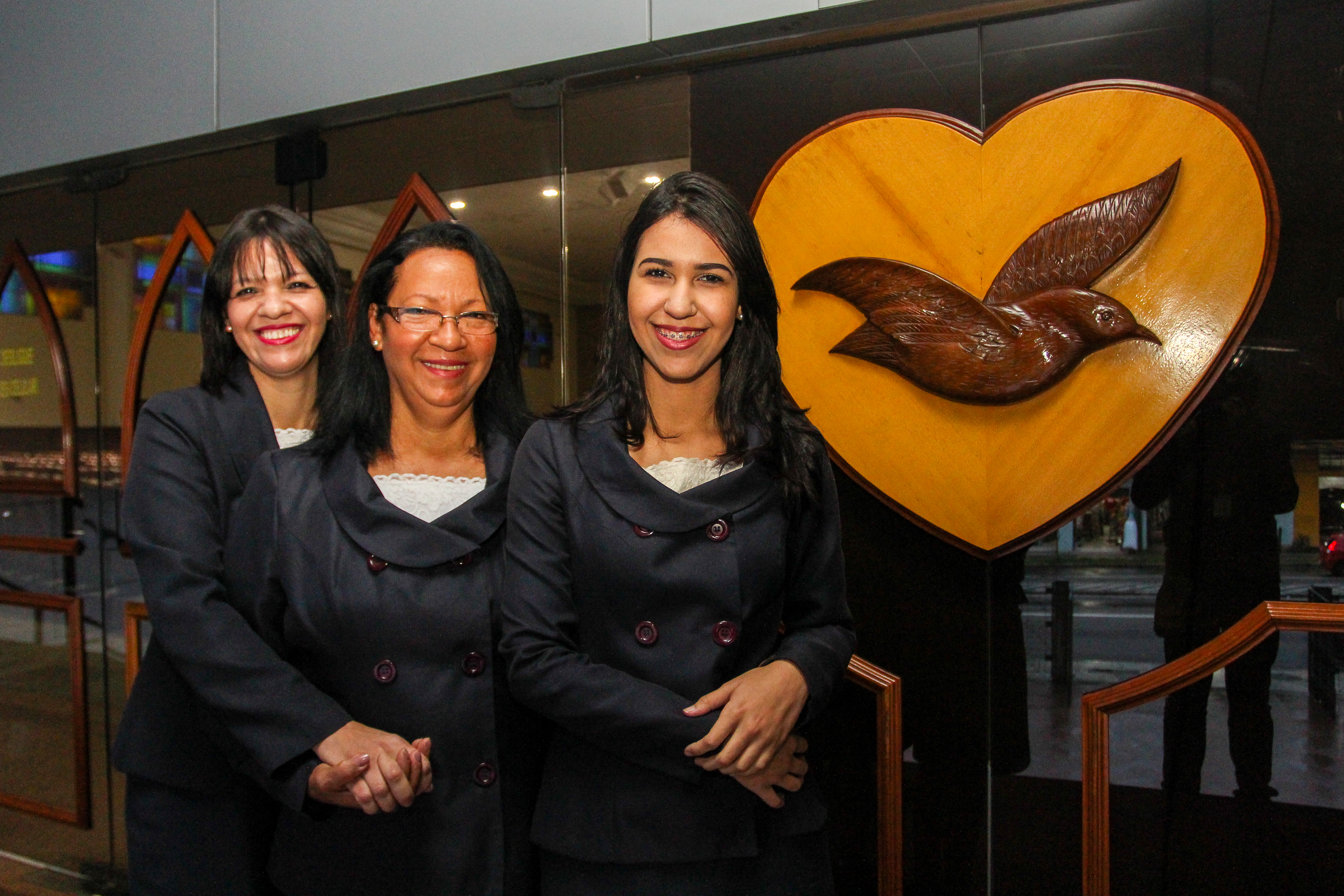 Três gerações de obreiros: avó, filha e neta