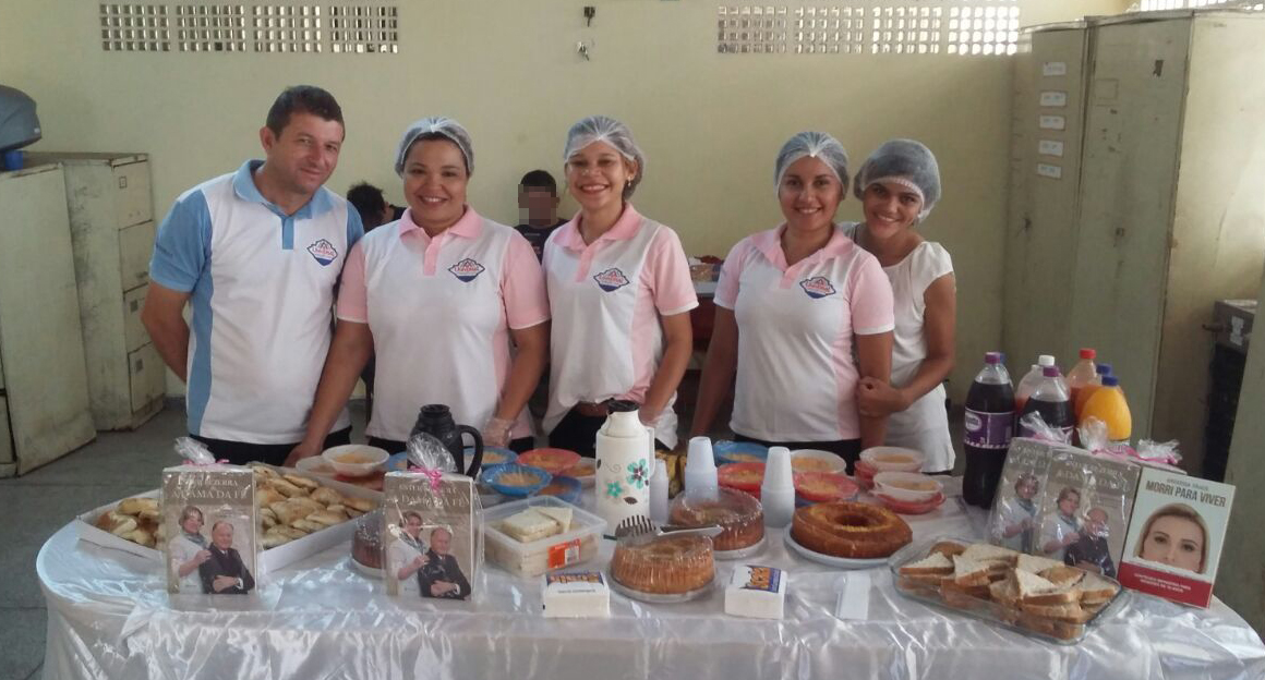 Café da manhã confraterniza internos, familiares e educadores