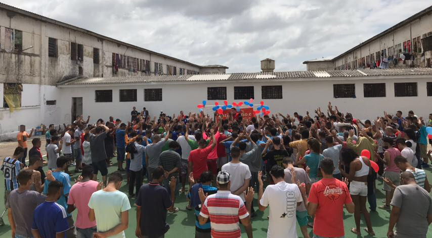 Grupo ajuda na revitalização de pátio e quadra de futebol em presídio no sul do País