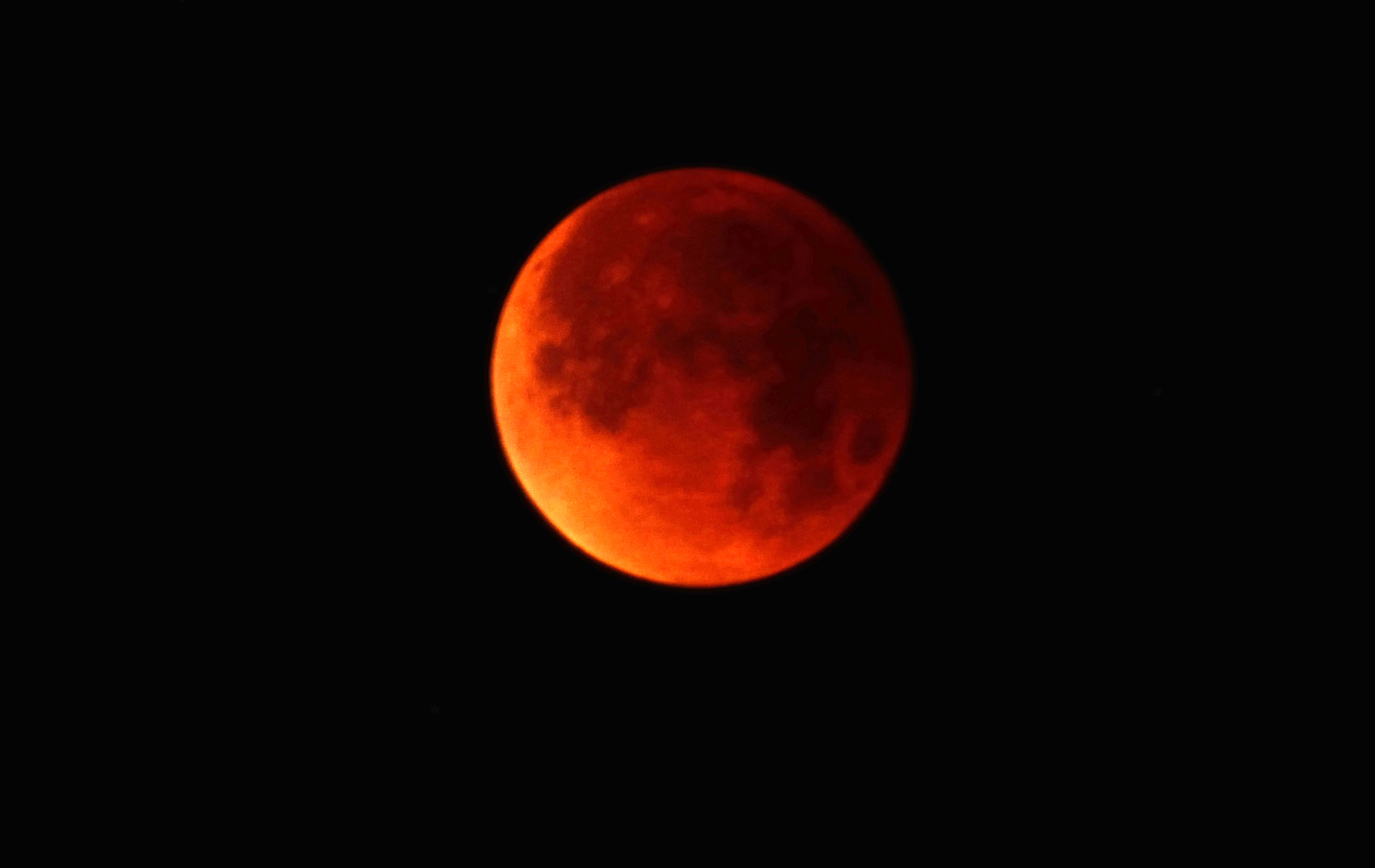 Hoje: eclipse lunar total e lua de sangue