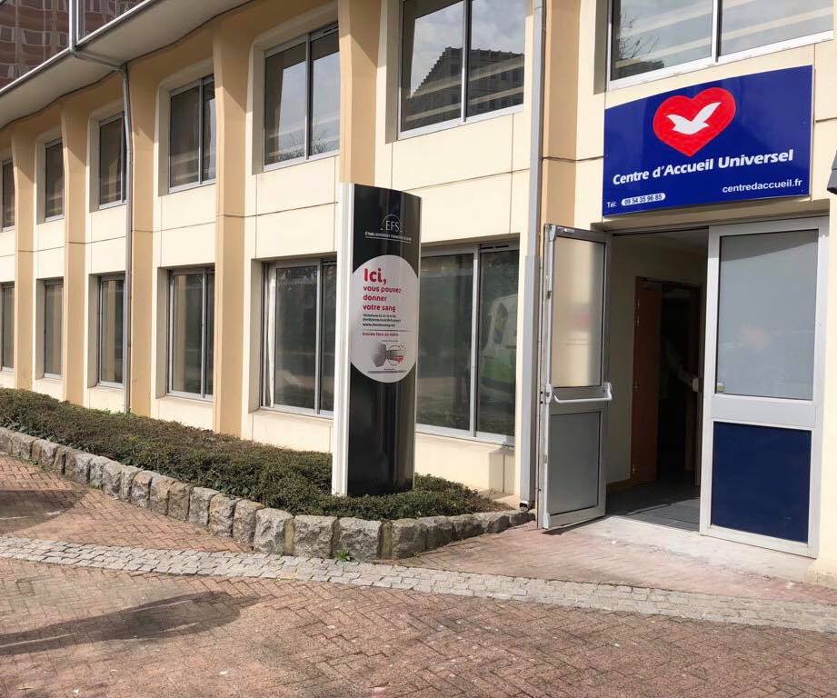 Igrejas são inauguradas na França e Itália