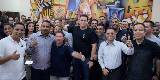 Cerca de 100 ex-presidiários vão ao cinema assistir ao filme "Nada a Perder"