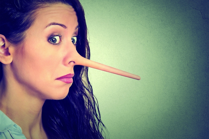 Babá mente em atestado para não trabalhar e é condenada