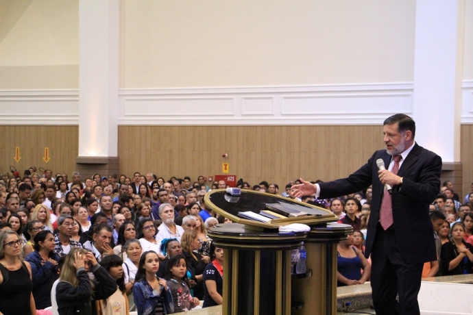 Desmanche Espiritual reúne 13 mil pessoas no MS