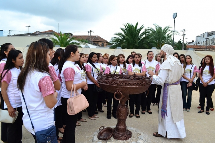 Educadoras do México visitam o Jardim Bíblico