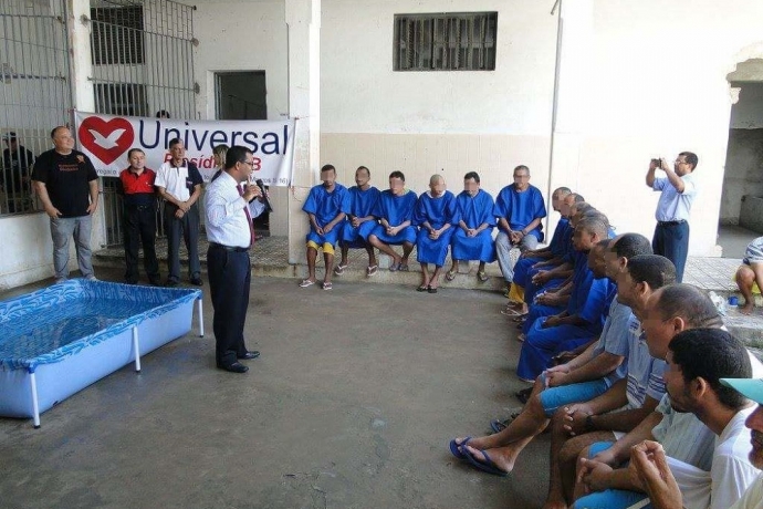 Mais de 2,3 mil presos foram batizados no fim de semana