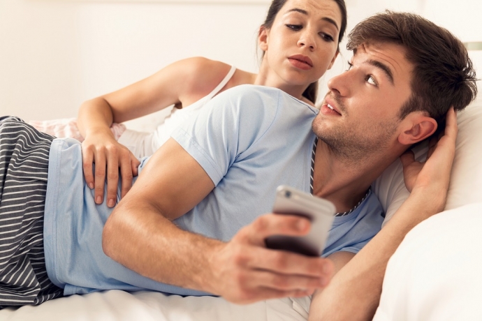 “Ele vive jogando e não me dá mais atenção”