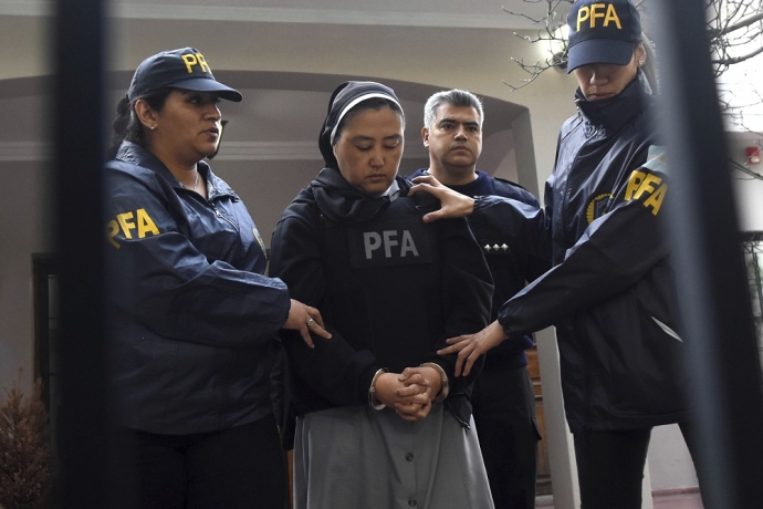 Freira ajudava dois padres que estupravam crianças