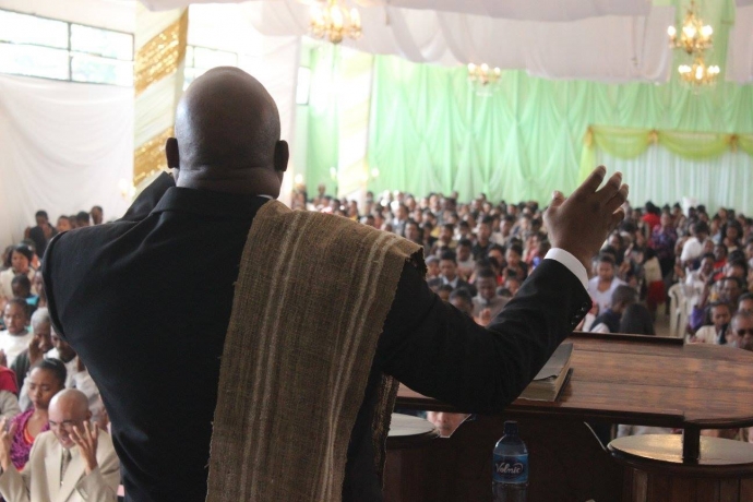 Universal em Madagascar reúne milhares de pessoas durante concentrações