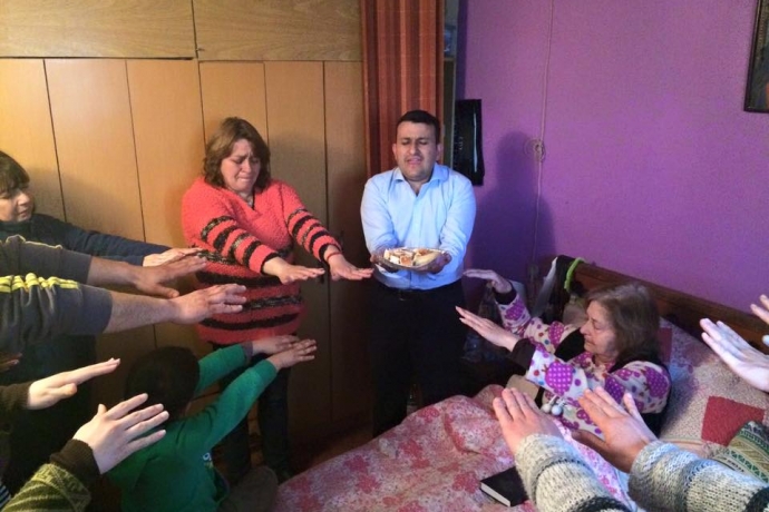 Voluntários da Universal no Chile levam a Igreja à casa de diversas pessoas no país