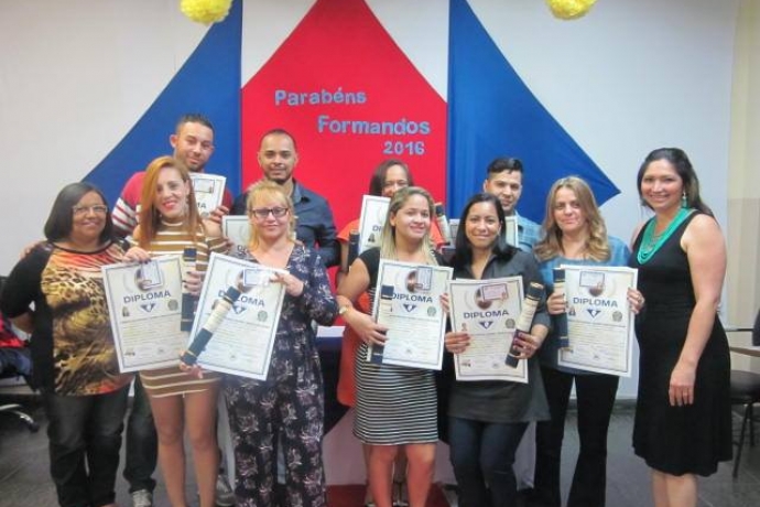 Projeto "Ler e Escrever" forma novos cabeleireiros  na capital paulista