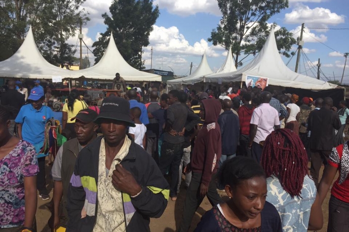 Maior favela do mundo recebe ação social da Universal