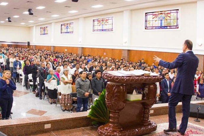 Universal inaugura novo templo no México